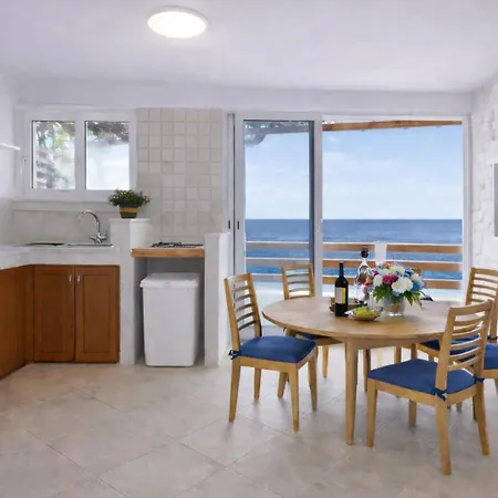 Intimate Nest On The For 2, Free Parking At The House