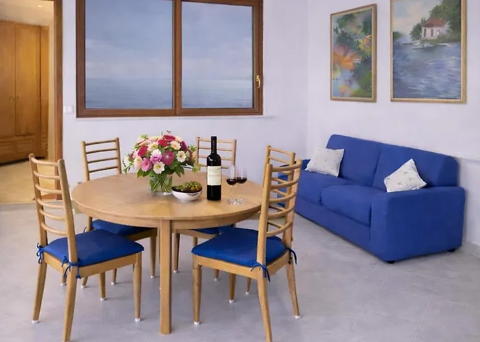 Lägenhet Intimate Nest On The For 2, Free Parking At The House