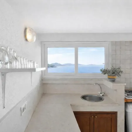 Apartament Intimate Nest On The For 2, Free Parking At The House Grabovac (Split-Dalmatia)