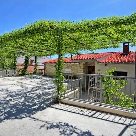 Intimate Nest On The For 2, Free Parking At The House Apartament Grabovac (Split-Dalmatia)
