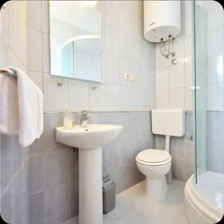 Intimate Nest On The For 2, Free Parking At The House Grabovac (Split-Dalmatia)