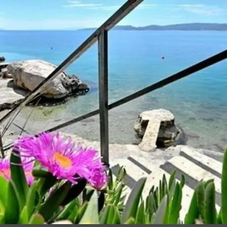 Intimate Nest On The For 2, Free Parking At The House Grabovac (Split-Dalmatia)